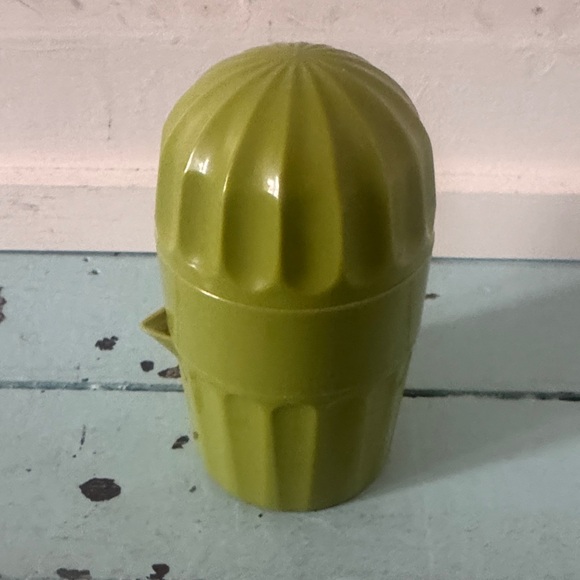 vintage Per Alimenti manual citrus juicer. Avocado Green - Picture 1 of 13